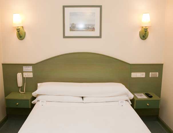 habitacion-doble-peq-hostal-navarra-pamplona-img2