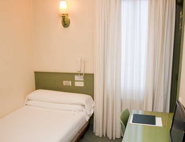 habitacion-doble-peq-hostal-navarra-pamplona-img4
