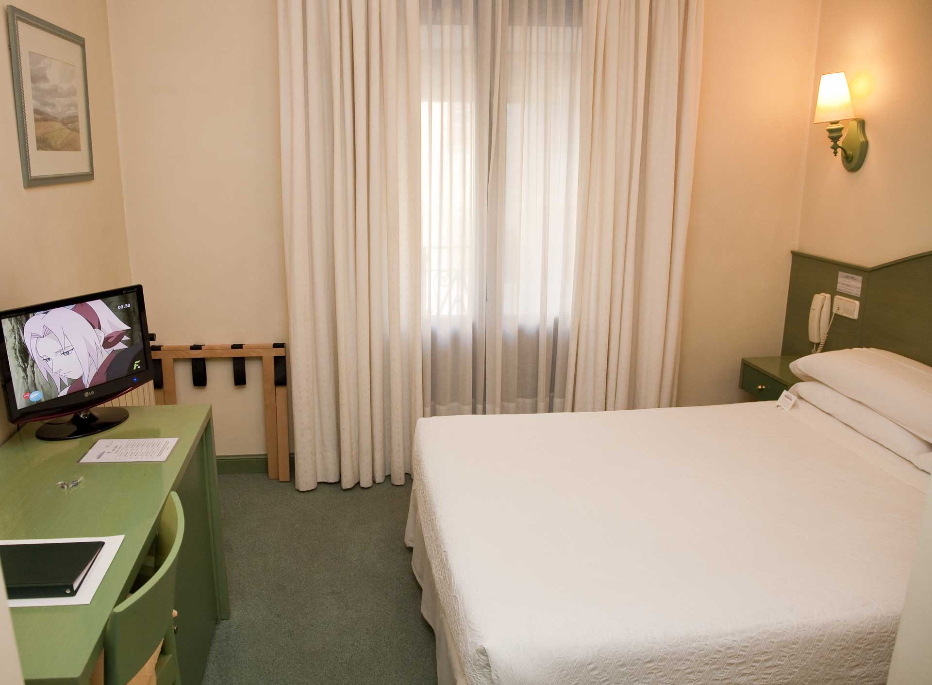 habitacion-doble-peq-hostal-navarra-pamplona