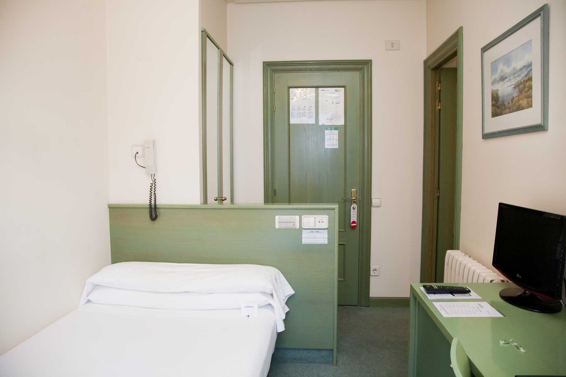 Habitación pequeña Hostal Navarra Pamplona